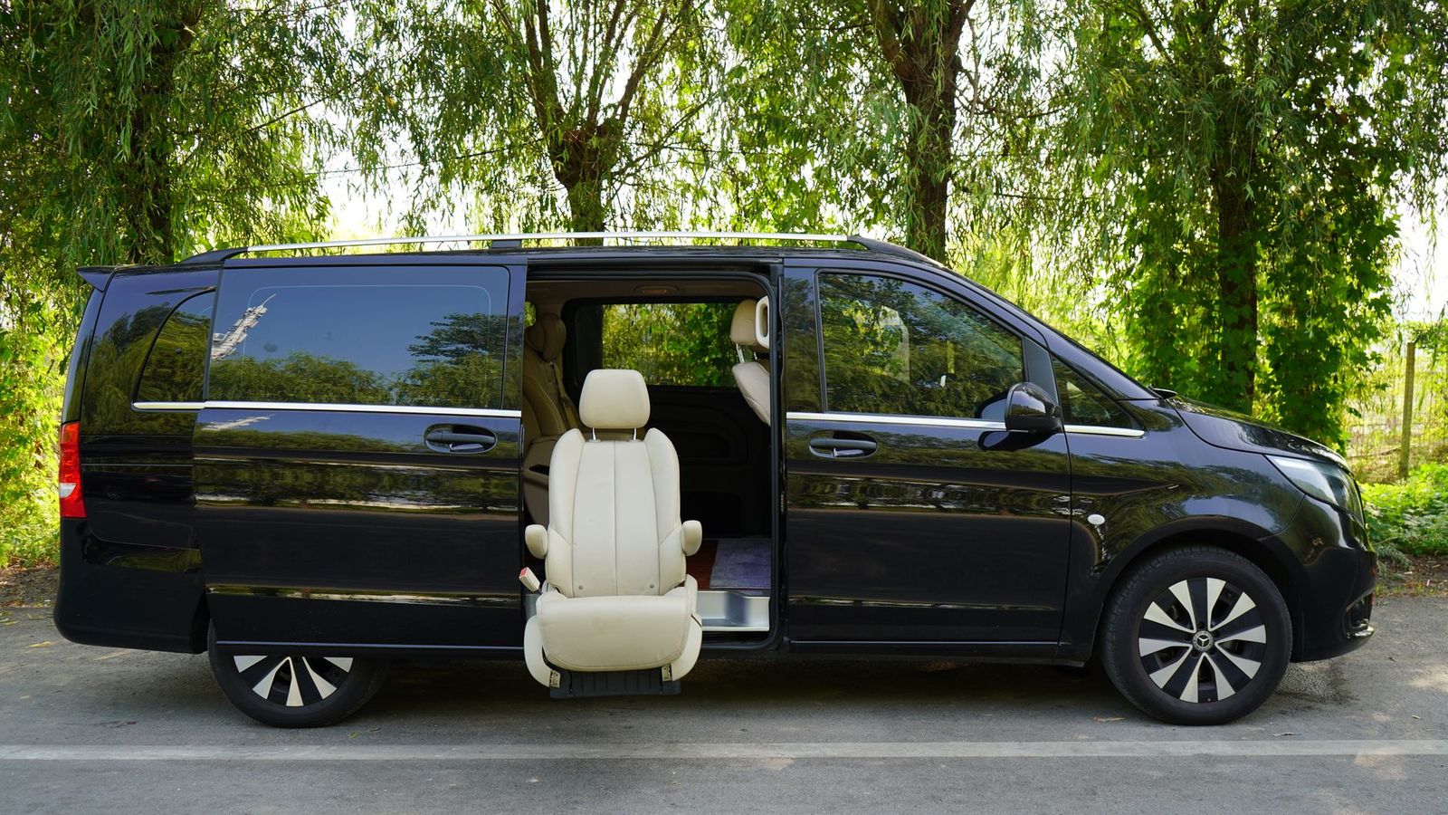 Group airport transfers by Sprinter