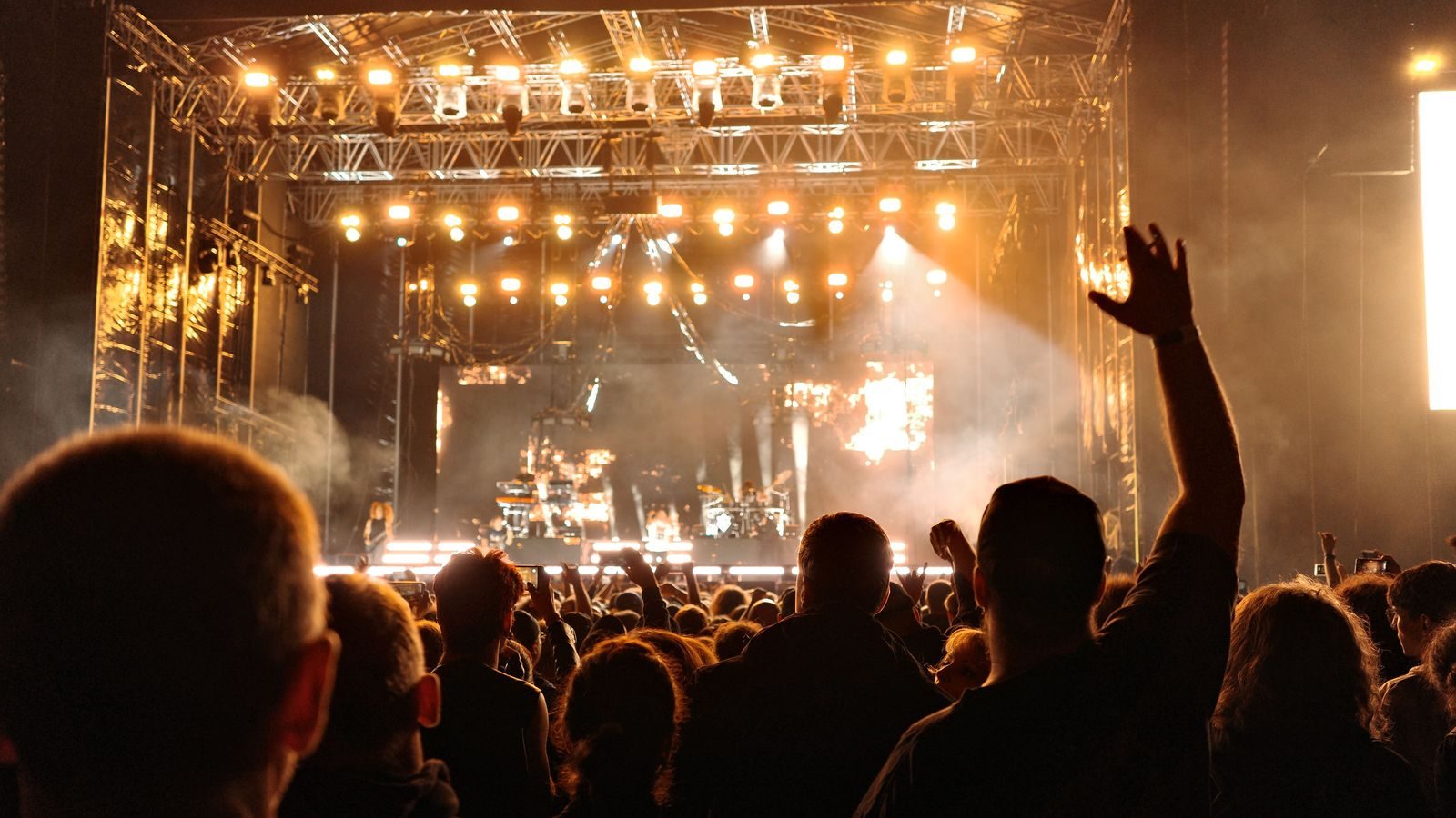 Budweiser Stage parking vs a car home