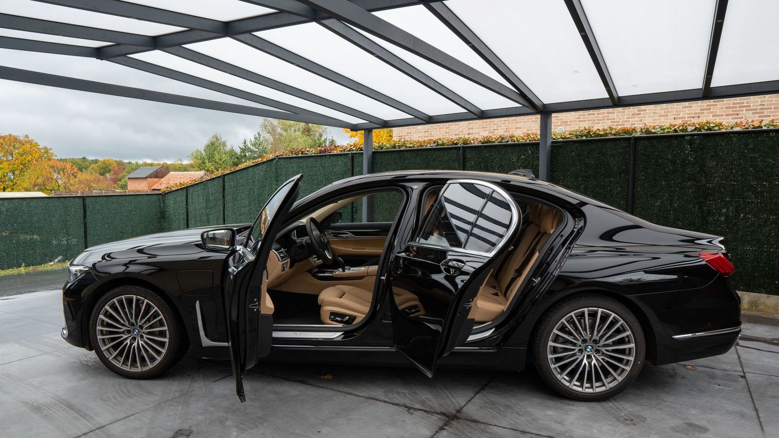 Rolls-Royce Phantom or Cullinan