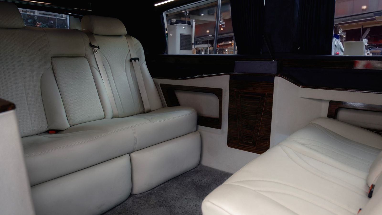 Executive Sprinter van as a mobile boardroom