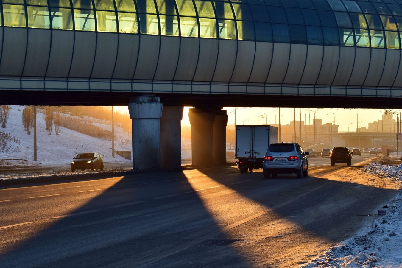 A black SUV on a Highway 400 overpass on the way from Alliston to Barrie