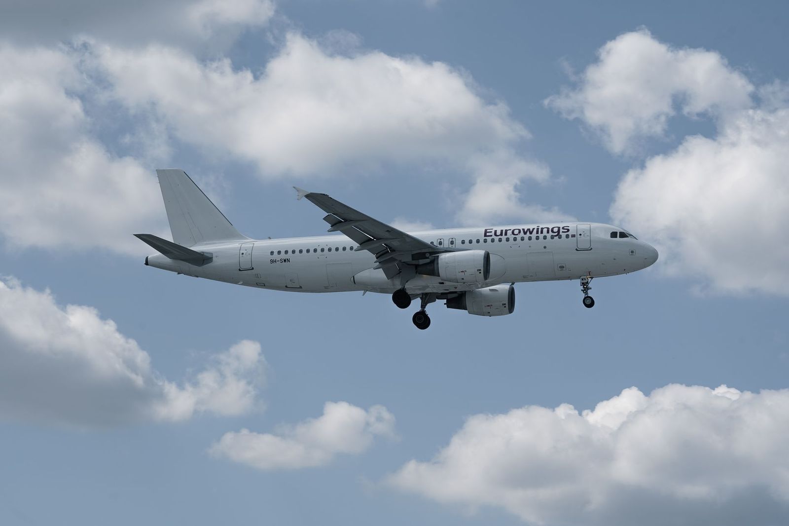Aircraft on approach over the Mississauga flight path: Pearson is the reason most Barrie trips here are airport runs