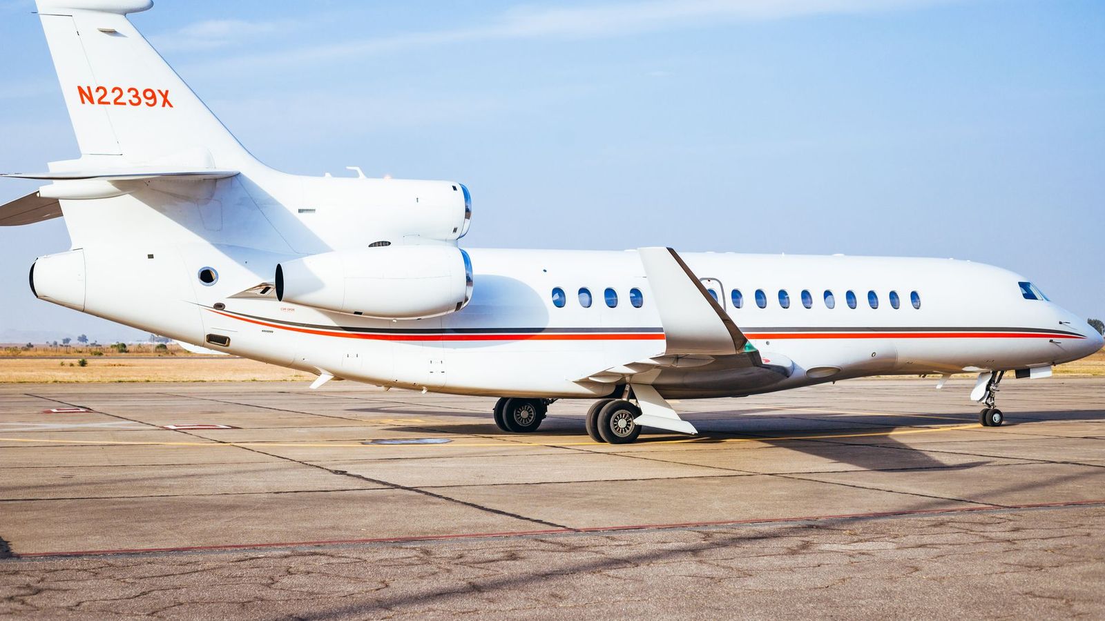 Lake Simcoe Regional Airport (YLK) private aviation
