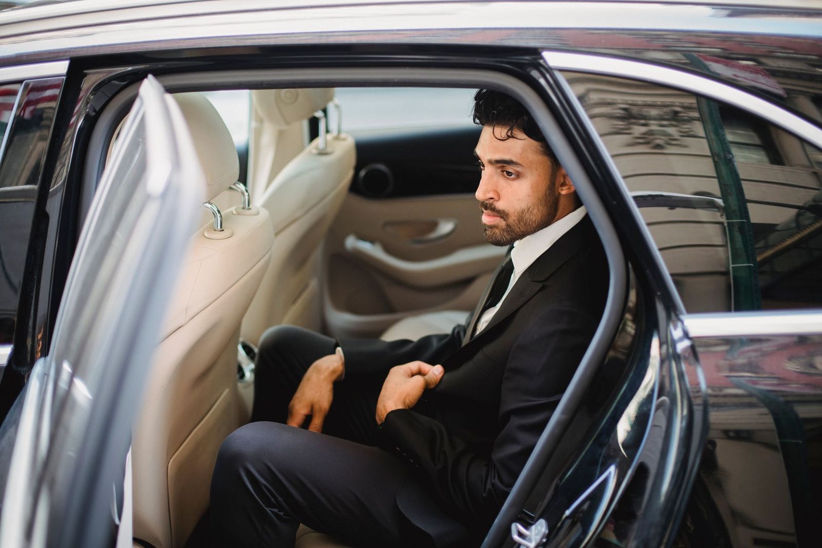 Chauffeur loading suitcases into the trunk for a Pearson airport to Barrie transfer