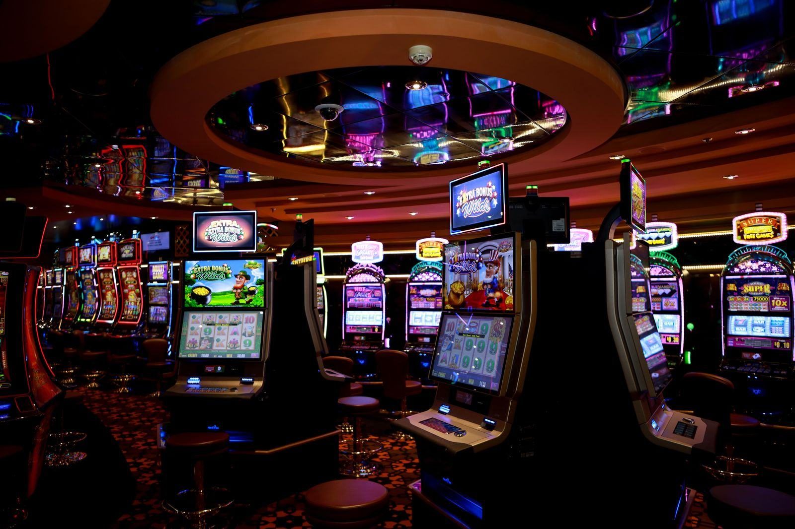 The resort gaming floor, a short ride from Barrie by private chauffeur
