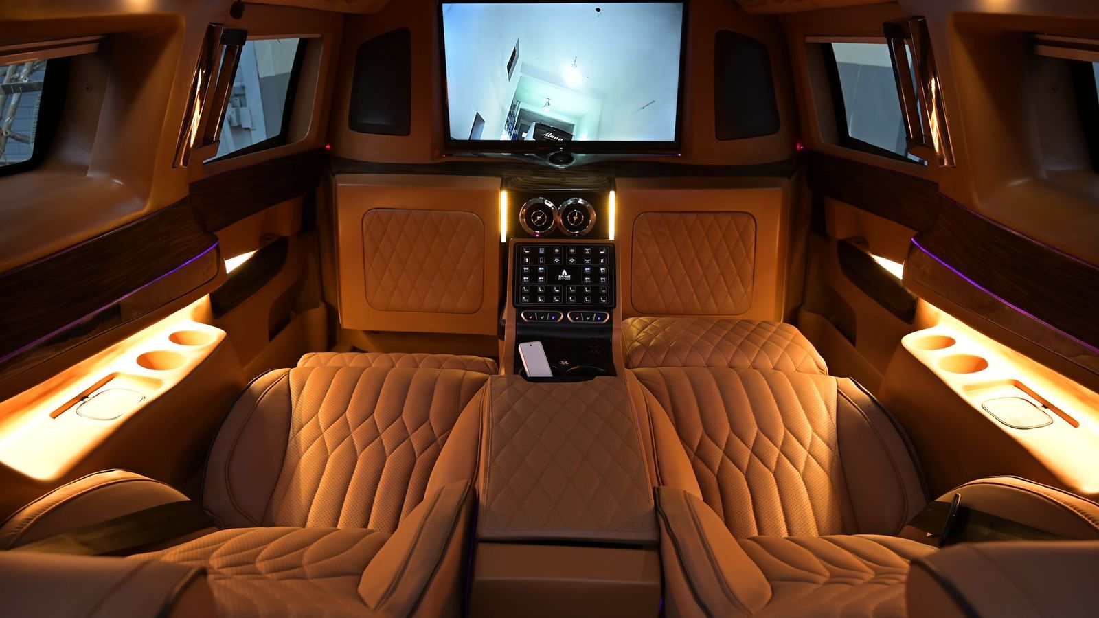 Party bus & limo bus